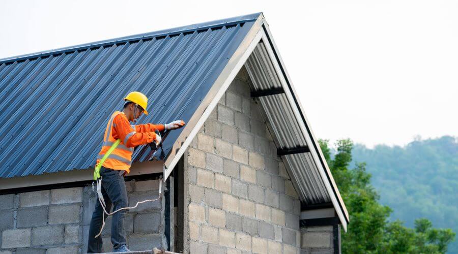 Professional gutter cleaning in Allerton, IA